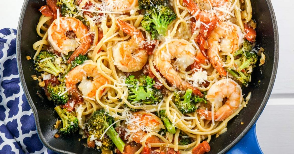 القريدس المقلي بالتوابل مع البروكولي