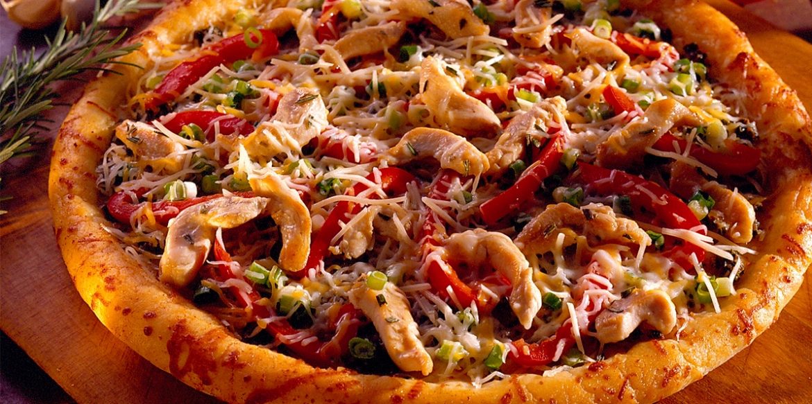 لتحضير بيتزا الدجاج المشوي... إليكِ الطريقة