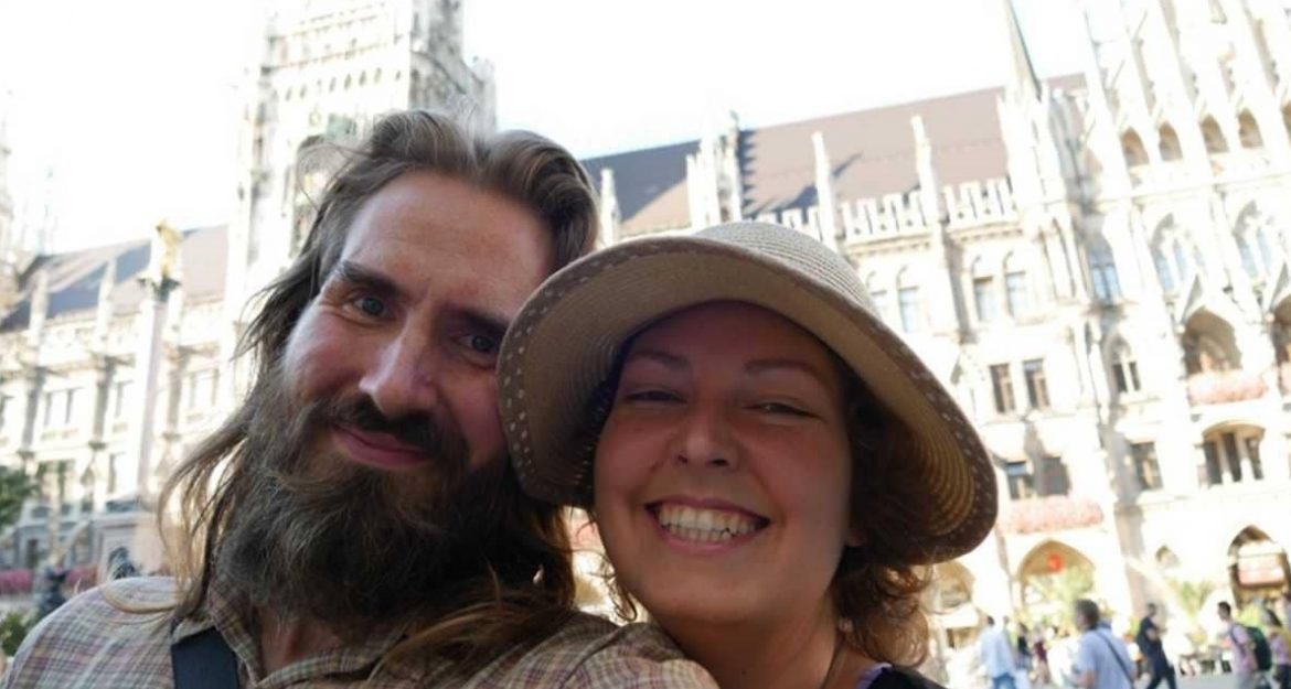 زوجان سافرا إلى 7 بلدان من دون دفع فلس واحد